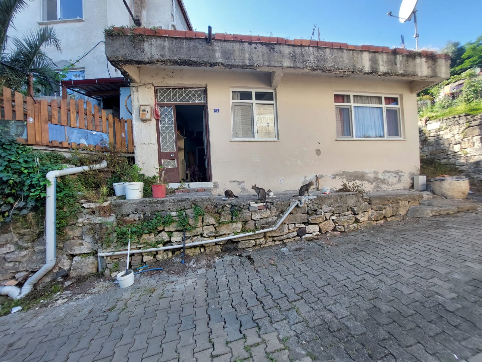 TAŞBAŞI MAHALLESİNDE SATILIK 2+1 EV